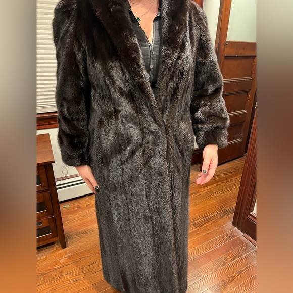 Classic full length black mink coat, excellent condition, 4 hook enclosures - Picture 5 of 11